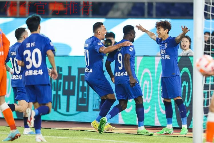 2023中国足协超级杯上演巅峰对决 新援助力武汉三镇创造历史 2023中国足协超级杯上演巅峰对决 新援助力武汉三镇创造历史